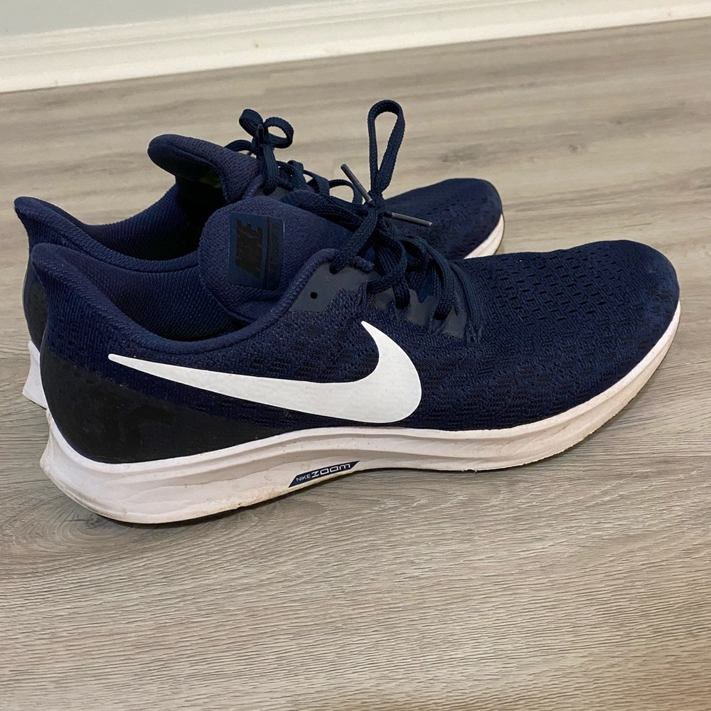 Nike Zoom Tennis shoes